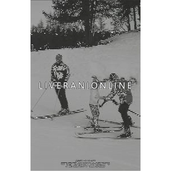NEG-RETROSPETTIVA MOHAMMAD REZA PAHLAVI SCIA\' DI PERSIA NELLA FOTO MOHAMMAD REZA PAHLAVI SCIA\' DI PERSIA CON LA FAMIGLIA A SAINT MORITZ NELL\'ANNO 1970 AG ALDO LIVERANI SAS 