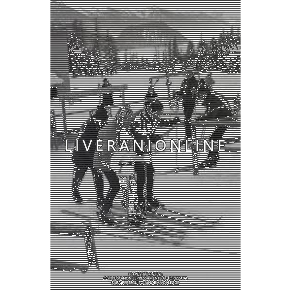 NEG-RETROSPETTIVA MOHAMMAD REZA PAHLAVI SCIA\' DI PERSIA NELLA FOTO MOHAMMAD REZA PAHLAVI SCIA\' DI PERSIA CON LA FAMIGLIA A SAINT MORITZ NELL\'ANNO 1970 AG ALDO LIVERANI SAS 