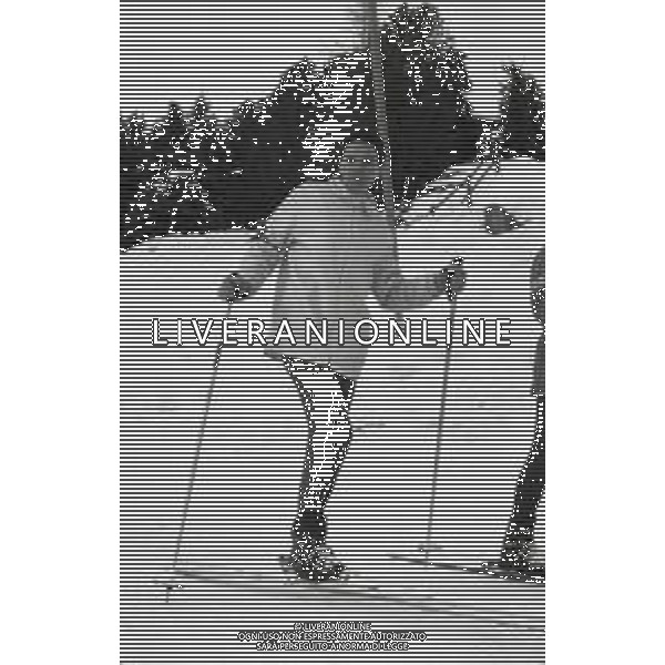 NEG-RETROSPETTIVA MOHAMMAD REZA PAHLAVI SCIA\' DI PERSIA NELLA FOTO MOHAMMAD REZA PAHLAVI SCIA\' DI PERSIA CON LA FAMIGLIA A SAINT MORITZ NELL\'ANNO 1970 AG ALDO LIVERANI SAS 