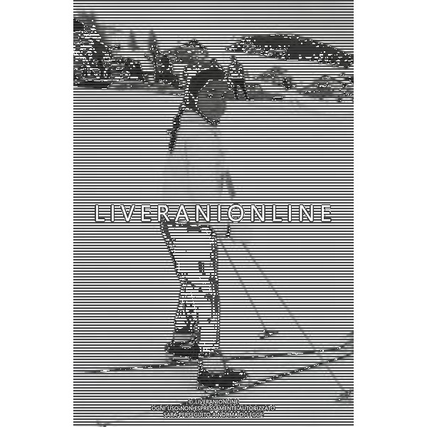 NEG-RETROSPETTIVA MOHAMMAD REZA PAHLAVI SCIA\' DI PERSIA NELLA FOTO MOHAMMAD REZA PAHLAVI SCIA\' DI PERSIA CON LA FAMIGLIA A SAINT MORITZ NELL\'ANNO 1970 AG ALDO LIVERANI SAS 