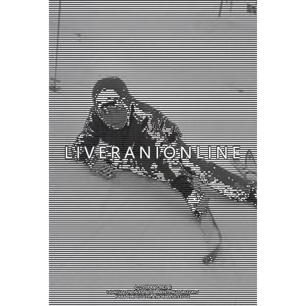 NEG-RETROSPETTIVA MOHAMMAD REZA PAHLAVI SCIA\' DI PERSIA NELLA FOTO MOHAMMAD REZA PAHLAVI SCIA\' DI PERSIA CON LA FAMIGLIA A SAINT MORITZ NELL\'ANNO 1970 AG ALDO LIVERANI SAS 