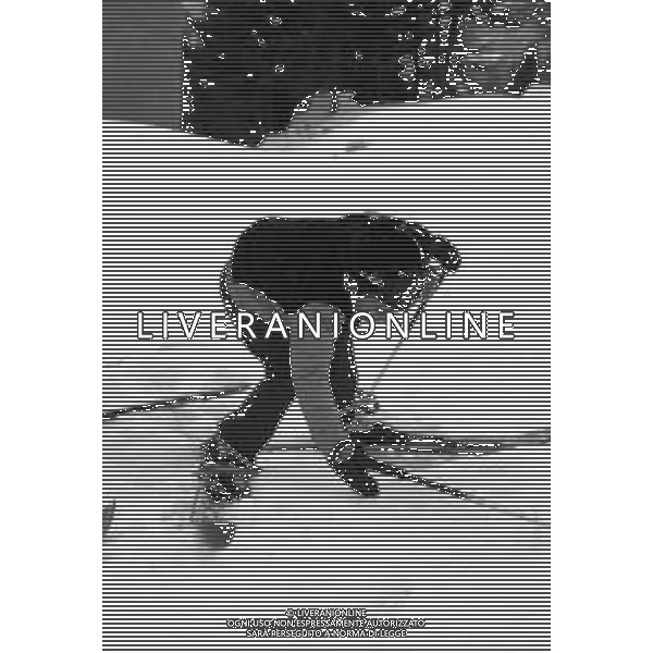 NEG-RETROSPETTIVA MOHAMMAD REZA PAHLAVI SCIA\' DI PERSIA NELLA FOTO MOHAMMAD REZA PAHLAVI SCIA\' DI PERSIA CON LA FAMIGLIA A SAINT MORITZ NELL\'ANNO 1970 AG ALDO LIVERANI SAS 
