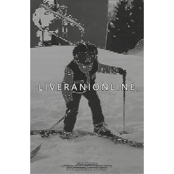 NEG-RETROSPETTIVA MOHAMMAD REZA PAHLAVI SCIA\' DI PERSIA NELLA FOTO MOHAMMAD REZA PAHLAVI SCIA\' DI PERSIA CON LA FAMIGLIA A SAINT MORITZ NELL\'ANNO 1970 AG ALDO LIVERANI SAS 