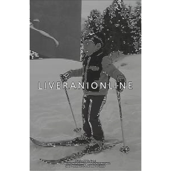 NEG-RETROSPETTIVA MOHAMMAD REZA PAHLAVI SCIA\' DI PERSIA NELLA FOTO MOHAMMAD REZA PAHLAVI SCIA\' DI PERSIA CON LA FAMIGLIA A SAINT MORITZ NELL\'ANNO 1970 AG ALDO LIVERANI SAS 