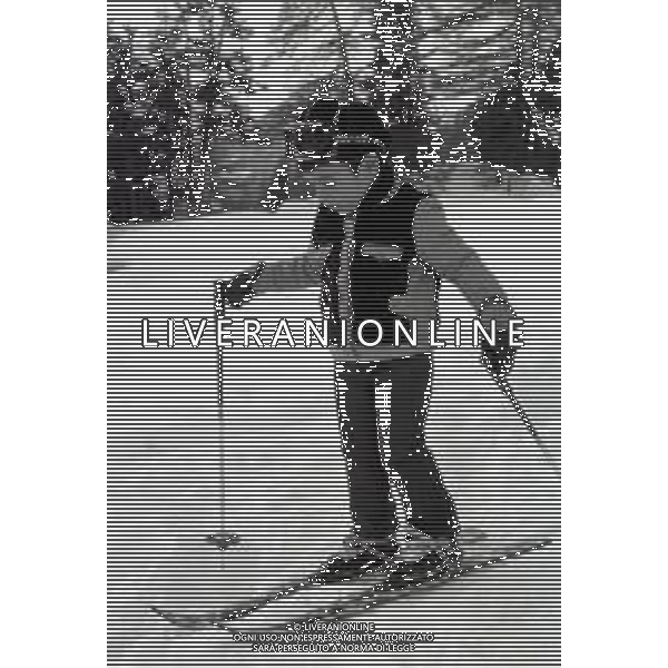 NEG-RETROSPETTIVA MOHAMMAD REZA PAHLAVI SCIA\' DI PERSIA NELLA FOTO MOHAMMAD REZA PAHLAVI SCIA\' DI PERSIA CON LA FAMIGLIA A SAINT MORITZ NELL\'ANNO 1970 AG ALDO LIVERANI SAS 