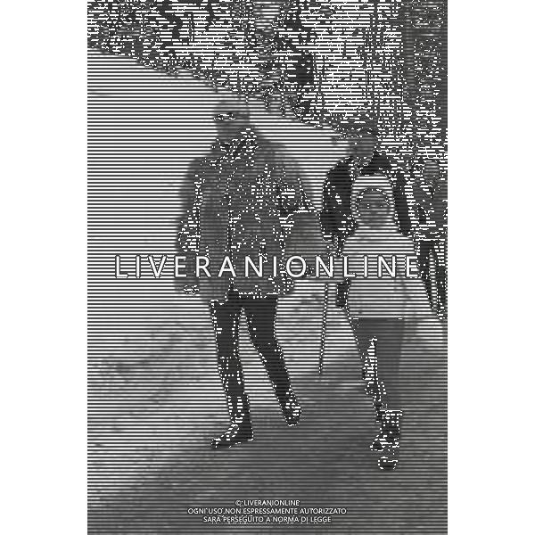 NEG-RETROSPETTIVA MOHAMMAD REZA PAHLAVI SCIA\' DI PERSIA NELLA FOTO MOHAMMAD REZA PAHLAVI SCIA\' DI PERSIA CON LA FAMIGLIA A SAINT MORITZ NELL\'ANNO 1970 AG ALDO LIVERANI SAS 