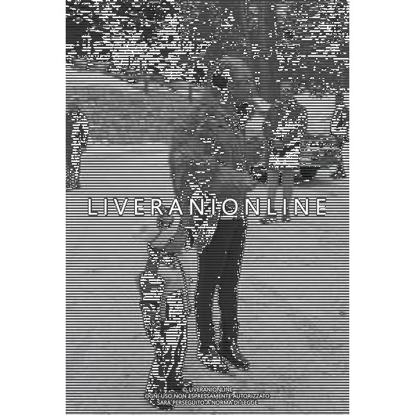 NEG-RETROSPETTIVA MOHAMMAD REZA PAHLAVI SCIA\' DI PERSIA NELLA FOTO MOHAMMAD REZA PAHLAVI SCIA\' DI PERSIA CON LA FAMIGLIA A SAINT MORITZ NELL\'ANNO 1970 AG ALDO LIVERANI SAS 