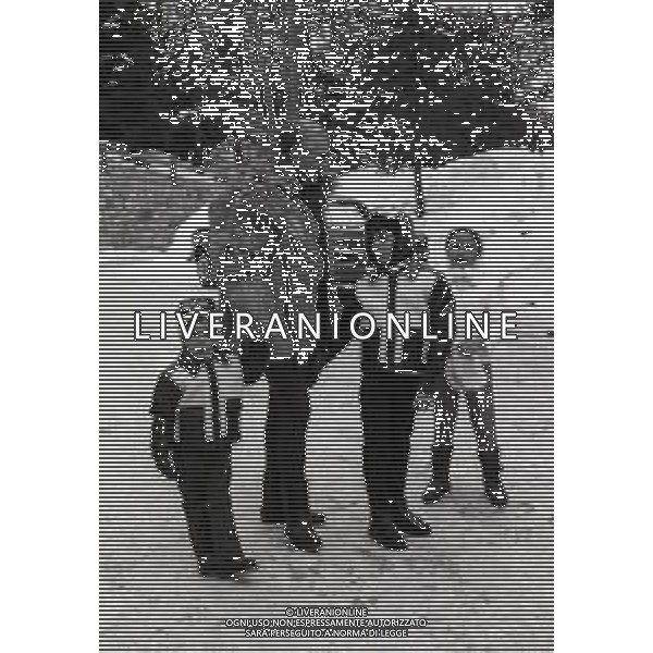 NEG-RETROSPETTIVA MOHAMMAD REZA PAHLAVI SCIA\' DI PERSIA NELLA FOTO MOHAMMAD REZA PAHLAVI SCIA\' DI PERSIA CON LA FAMIGLIA A SAINT MORITZ NELL\'ANNO 1970 AG ALDO LIVERANI SAS 