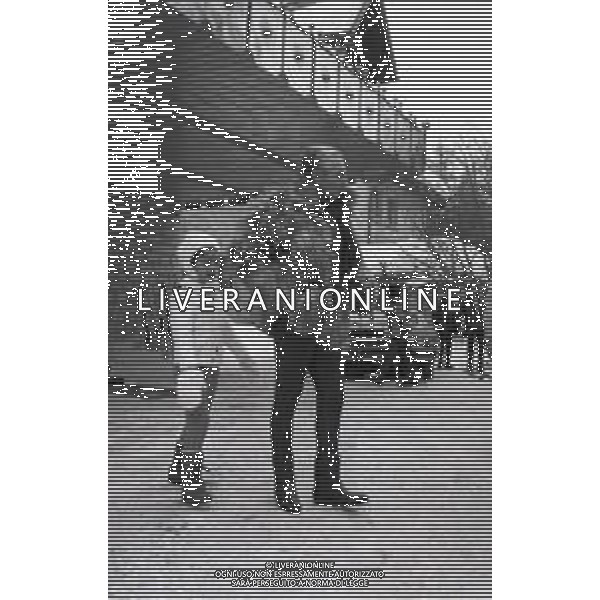 NEG-RETROSPETTIVA MOHAMMAD REZA PAHLAVI SCIA\' DI PERSIA NELLA FOTO MOHAMMAD REZA PAHLAVI SCIA\' DI PERSIA CON LA FAMIGLIA A SAINT MORITZ NELL\'ANNO 1970 AG ALDO LIVERANI SAS 
