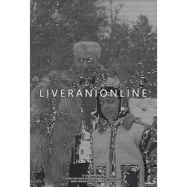 NEG-RETROSPETTIVA MOHAMMAD REZA PAHLAVI SCIA\' DI PERSIA NELLA FOTO MOHAMMAD REZA PAHLAVI SCIA\' DI PERSIA CON LA FAMIGLIA A SAINT MORITZ NELL\'ANNO 1970 AG ALDO LIVERANI SAS 