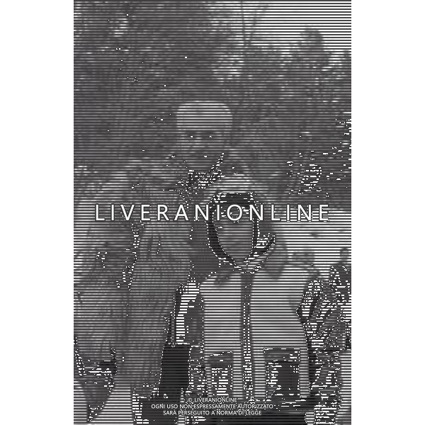 NEG-RETROSPETTIVA MOHAMMAD REZA PAHLAVI SCIA\' DI PERSIA NELLA FOTO MOHAMMAD REZA PAHLAVI SCIA\' DI PERSIA CON LA FAMIGLIA A SAINT MORITZ NELL\'ANNO 1970 AG ALDO LIVERANI SAS 