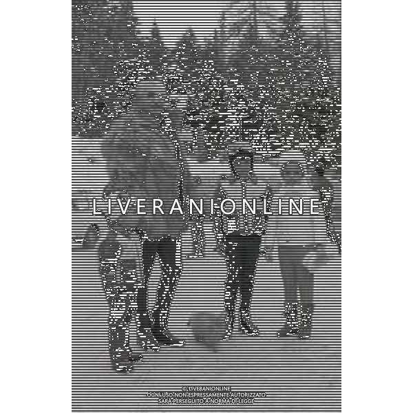 NEG-RETROSPETTIVA MOHAMMAD REZA PAHLAVI SCIA\' DI PERSIA NELLA FOTO MOHAMMAD REZA PAHLAVI SCIA\' DI PERSIA CON LA FAMIGLIA A SAINT MORITZ NELL\'ANNO 1970 AG ALDO LIVERANI SAS 