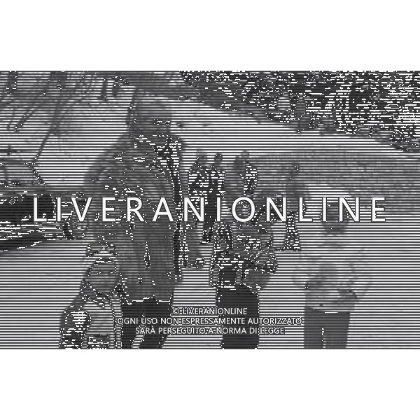 NEG-RETROSPETTIVA MOHAMMAD REZA PAHLAVI SCIA\' DI PERSIA NELLA FOTO MOHAMMAD REZA PAHLAVI SCIA\' DI PERSIA CON LA FAMIGLIA A SAINT MORITZ NELL\'ANNO 1970 AG ALDO LIVERANI SAS 