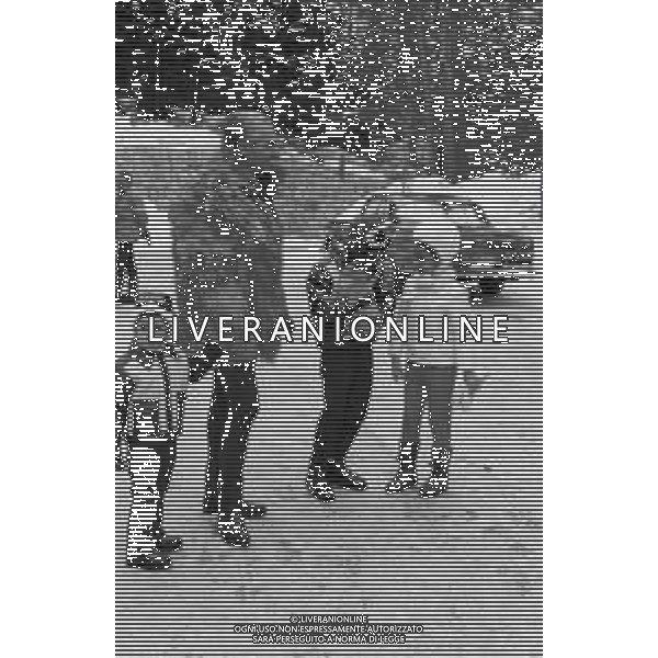 NEG-RETROSPETTIVA MOHAMMAD REZA PAHLAVI SCIA\' DI PERSIA NELLA FOTO MOHAMMAD REZA PAHLAVI SCIA\' DI PERSIA CON LA FAMIGLIA A SAINT MORITZ NELL\'ANNO 1970 AG ALDO LIVERANI SAS 