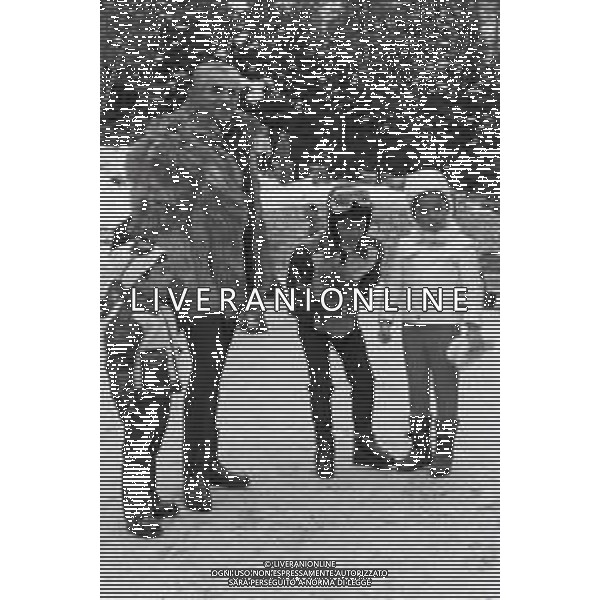 NEG-RETROSPETTIVA MOHAMMAD REZA PAHLAVI SCIA\' DI PERSIA NELLA FOTO MOHAMMAD REZA PAHLAVI SCIA\' DI PERSIA CON LA FAMIGLIA A SAINT MORITZ NELL\'ANNO 1970 AG ALDO LIVERANI SAS 