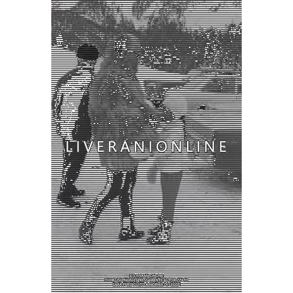 NEG-RETROSPETTIVA MOHAMMAD REZA PAHLAVI SCIA\' DI PERSIA NELLA FOTO MOHAMMAD REZA PAHLAVI SCIA\' DI PERSIA CON LA FAMIGLIA A SAINT MORITZ NELL\'ANNO 1970 AG ALDO LIVERANI SAS 