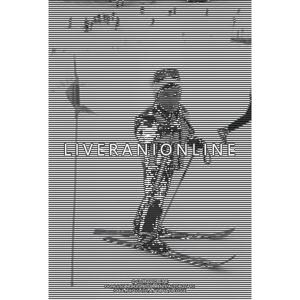 NEG-RETROSPETTIVA MOHAMMAD REZA PAHLAVI SCIA\' DI PERSIA NELLA FOTO MOHAMMAD REZA PAHLAVI SCIA\' DI PERSIA CON LA FAMIGLIA A SAINT MORITZ NELL\'ANNO 1970 AG ALDO LIVERANI SAS 