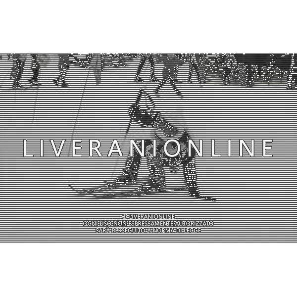 NEG-RETROSPETTIVA MOHAMMAD REZA PAHLAVI SCIA\' DI PERSIA NELLA FOTO MOHAMMAD REZA PAHLAVI SCIA\' DI PERSIA CON LA FAMIGLIA A SAINT MORITZ NELL\'ANNO 1970 AG ALDO LIVERANI SAS 