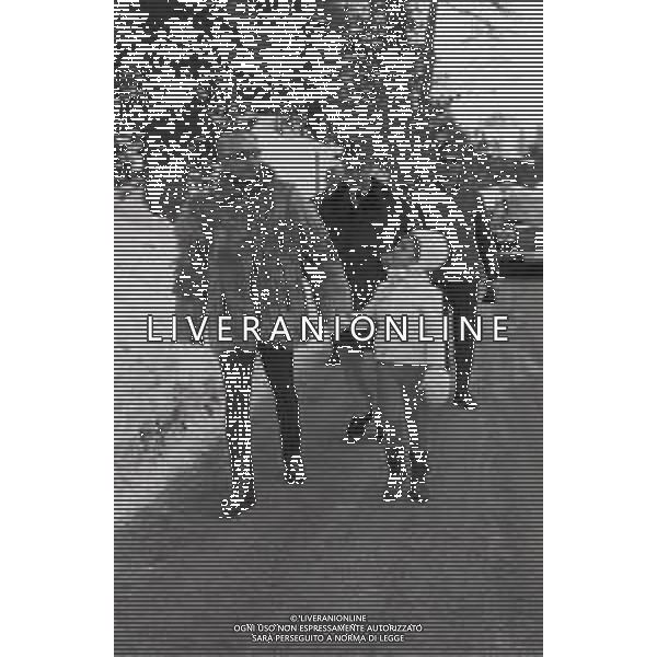NEG-RETROSPETTIVA MOHAMMAD REZA PAHLAVI SCIA\' DI PERSIA NELLA FOTO MOHAMMAD REZA PAHLAVI SCIA\' DI PERSIA CON LA FAMIGLIA A SAINT MORITZ NELL\'ANNO 1970 AG ALDO LIVERANI SAS 