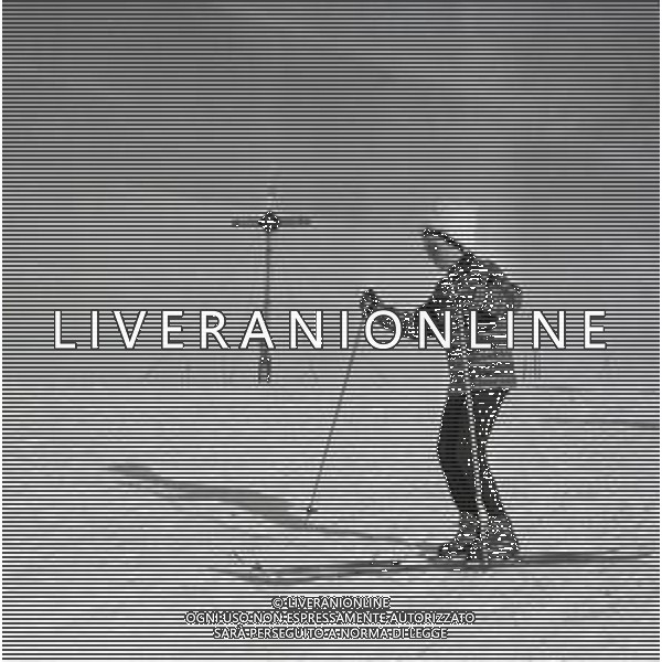 NEG-RETROSPETTIVA MOHAMMAD REZA PAHLAVI SCIA\' DI PERSIA NELLA FOTO MOHAMMAD REZA PAHLAVI SCIA\' DI PERSIA CON LA FAMIGLIA A SAINT MORITZ NELL\'ANNO 1970 AG ALDO LIVERANI SAS 