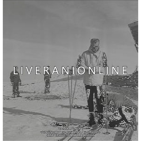 NEG-RETROSPETTIVA MOHAMMAD REZA PAHLAVI SCIA\' DI PERSIA NELLA FOTO MOHAMMAD REZA PAHLAVI SCIA\' DI PERSIA CON LA FAMIGLIA A SAINT MORITZ NELL\'ANNO 1970 AG ALDO LIVERANI SAS 