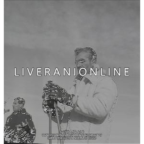 NEG-RETROSPETTIVA MOHAMMAD REZA PAHLAVI SCIA\' DI PERSIA NELLA FOTO MOHAMMAD REZA PAHLAVI SCIA\' DI PERSIA CON LA FAMIGLIA A SAINT MORITZ NELL\'ANNO 1970 AG ALDO LIVERANI SAS 