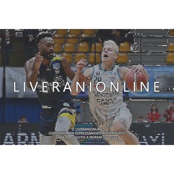 TVRG Cantu\' vs Torino nella foto Kevion Taylor (Torino) SX e Jonaas Riismaa (Cantù) DX Acqua San Bernardo Cantu\' vs Reale Mutua Torino Desio (MB) 06-06-2024 Pala FitLine Campionato Serie A2 Old Wild West - 4a giornata foto Roberto Garavaglia/Agenzia Aldo Liverani sas