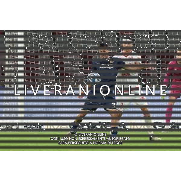 TVEM October 18, 2024 Bari, Italy - SSC Bari vs US Catanzaro - Italian soccer serie B 2024/25 - San Nicola Stadium. In the pic: Simone Pontisso of US Catanzaro 1929 in action against Valerio Mantovani of SSC Bari ©Emmanuele Mastrodonato /AGENZIA ALDO LIVERANI SAS