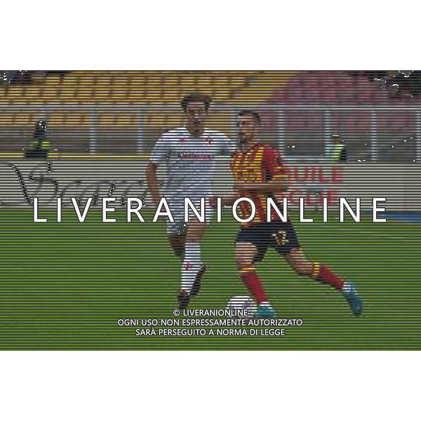 TVEM October 20, 2024 Lecce, Italy - US Lecce vs ACF Fiorentina - Italian soccer serie A 2024/25 - Via Del Mare Stadium. In the pic: Frederic Guilbert of US Lecce in action against Edoardo Bove of Fiorentina foto emmanuele mastrodonato-ag aldo liverani sas