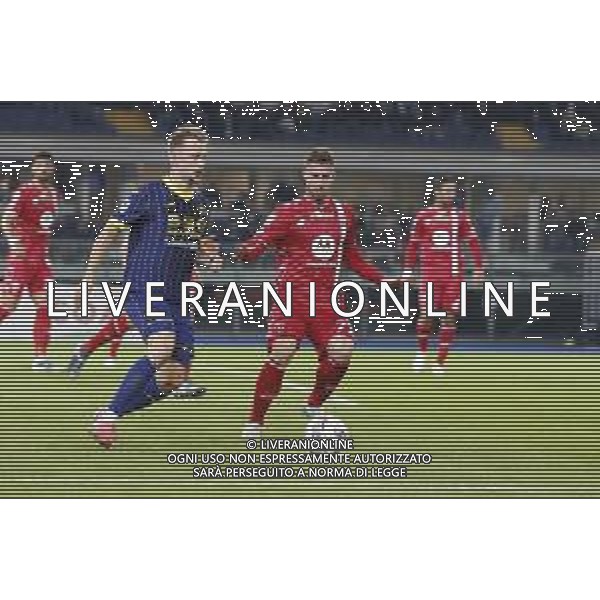 Casper Tengstedt of Hellas Verona FC competes for the ball with Georgios Kyriakopoulos of AC Monza during Hellas Verona FC vs AC Monza, 8° Serie A Enilive 2024-25 game at Marcantonio Bentegodi Stadium in Verona (VR), Italy, on October 21, 2024. (Photo by Davide Casentini) AG ALDO LIVERANI SAS