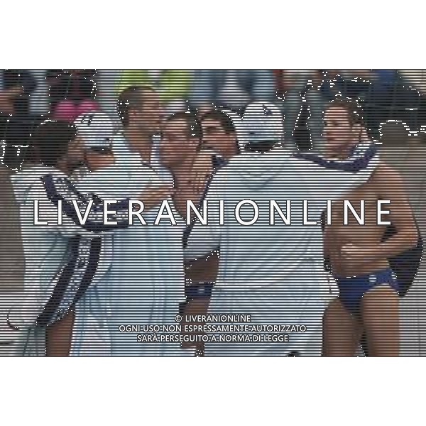 31-05-2006 CAMOGLI FINALE CAMPIONATO DI PALLANUOTO GARA 4 PRO RECCO-POLILLIPO 7-5 NELLA FOTO ESULTANZA DEI GIOCATORI DELLA PROO RECCO PER LA VITTORA DEL 30 SCUDETTO AG ALDO LIVERANI SAS  