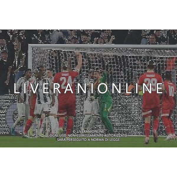 Torino 22.10.2024 Allianz Stadium ©Manuela Viganti/Agenzia Aldo Liverani Juventus vs Stoccarda Uefa Champions League 3a giornata 2024/2025 Nella foto: mattia perin festeggiato dai compagni dopo il rigore parato ©Viganti-AGENZIA ALDO LIVERANI SAS