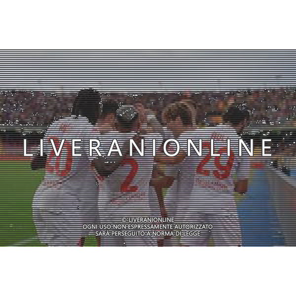 TVEM October 20, 2024 Lecce, Italy - US Lecce vs ACF Fiorentina - Italian soccer serie A 2024/25 - Via Del Mare Stadium. In the pic: Players of Fiorentina celebrates after scoring a goal with teammates foto emmanuele mastrodonato-ag aldo liverani sas