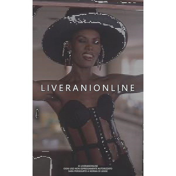 DIAP-RETROSPETTIVA GRACE JONES CANTANTE E ATTRICE NELLA FOTO GRACE JONES NELL\'ANNO 1987 A CANNES AG ALDO LIVERANI SAS