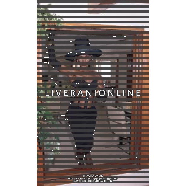 DIAP-RETROSPETTIVA GRACE JONES CANTANTE E ATTRICE NELLA FOTO GRACE JONES NELL\'ANNO 1987 A CANNES AG ALDO LIVERANI SAS