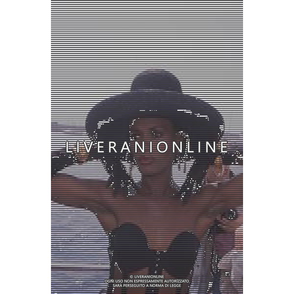 DIAP-RETROSPETTIVA GRACE JONES CANTANTE E ATTRICE NELLA FOTO GRACE JONES NELL\'ANNO 1987 A CANNES AG ALDO LIVERANI SAS