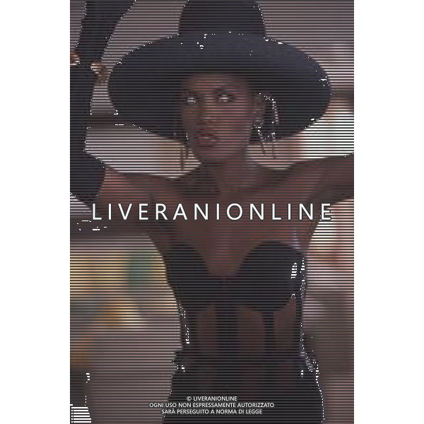 DIAP-RETROSPETTIVA GRACE JONES CANTANTE E ATTRICE NELLA FOTO GRACE JONES NELL\'ANNO 1987 A CANNES AG ALDO LIVERANI SAS