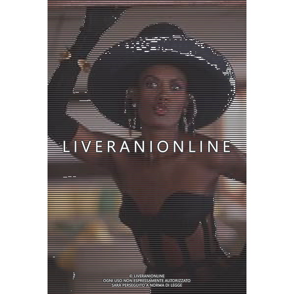 DIAP-RETROSPETTIVA GRACE JONES CANTANTE E ATTRICE NELLA FOTO GRACE JONES NELL\'ANNO 1987 A CANNES AG ALDO LIVERANI SAS