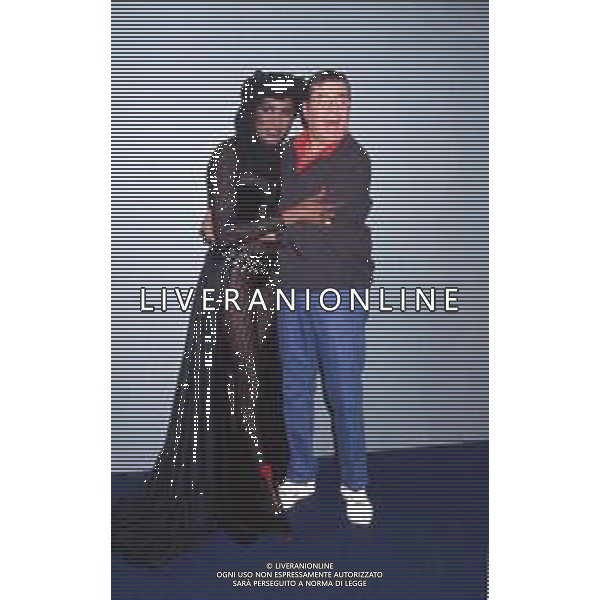 DIAP-RETROSPETTIVA GRACE JONES CANTANTE E ATTRICE NELLA FOTO GRACE JONES CON JERRY LEWIS A MILANO NELL\'ANNO 1993 AG ALDO LIVERANI SAS