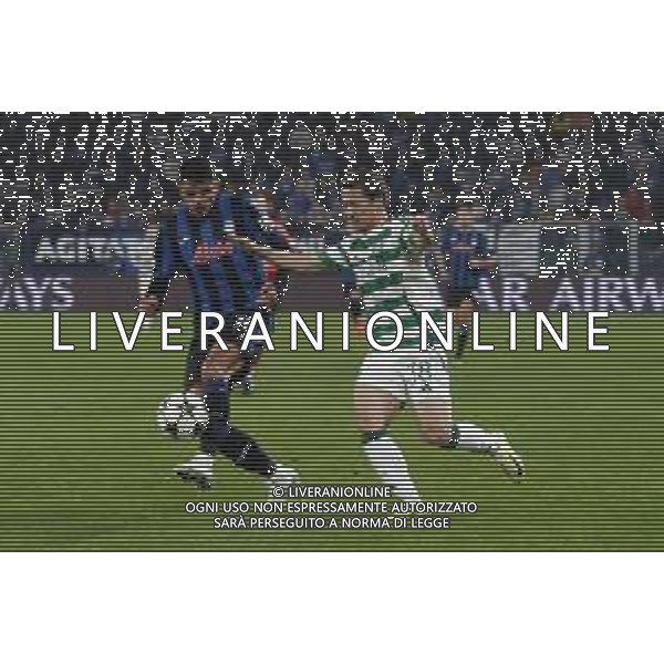 Raul Bellanova of Atalanta BC battle for the ball with Daizen Maeda of Celtic FC during Atalanta BC vs Celtic FC, 3° round of Chanpions League 2024-25, game at Gewiss stadium in Bergamo (BG), Italy, on October 23, 2024. (Photo by Davide Casentini) AG ALDO LIVERANI SAS