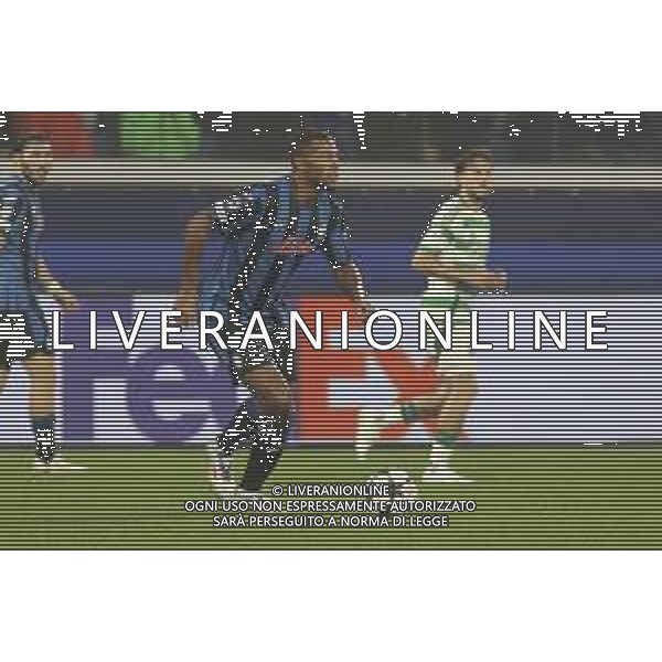 Isak Hien of Atalanta BC play the ball during Atalanta BC vs Celtic FC, 3° round of Chanpions League 2024-25, game at Gewiss stadium in Bergamo (BG), Italy, on October 23, 2024. (Photo by Davide Casentini) AG ALDO LIVERANI SAS
