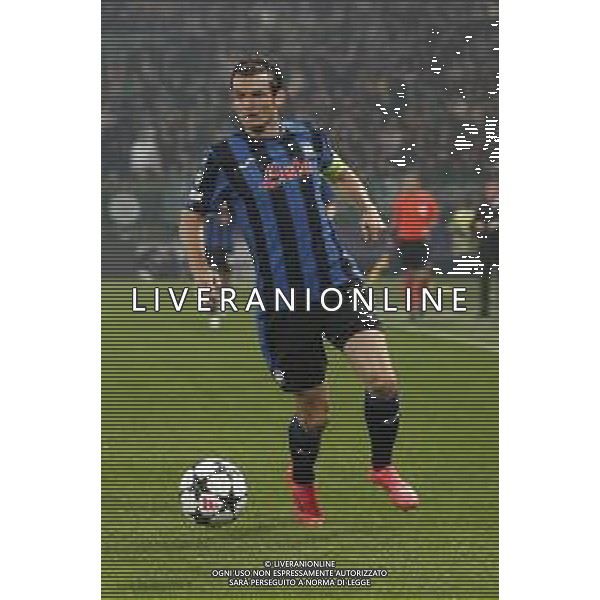 Marten de Roon of Atalanta BC play the ball during Atalanta BC vs Celtic FC, 3° round of Chanpions League 2024-25, game at Gewiss stadium in Bergamo (BG), Italy, on October 23, 2024. (Photo by Davide Casentini) AG ALDO LIVERANI SAS