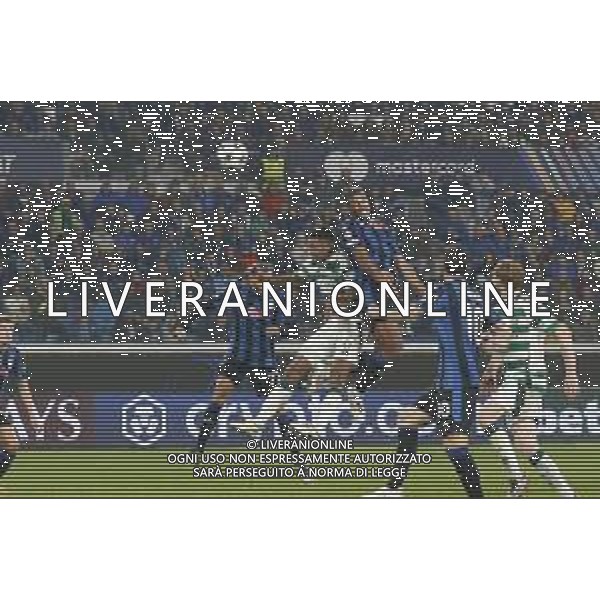 Isak Hien of Atalanta BC heads the ball during Atalanta BC vs Celtic FC, 3° round of Champions League 2024-25, game at Gewiss stadium in Bergamo (BG), Italy, on October 23, 2024. (Photo by Davide Casentini) /AGENZIA ALDO LIVERANI SAS