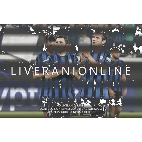 Atalanta players applaud the fans following the final whistle during Atalanta BC vs Celtic FC, 3° round of Champions League 2024-25, game at Gewiss stadium in Bergamo (BG), Italy, on October 23, 2024. (Photo by Davide Casentini) /AGENZIA ALDO LIVERANI SAS