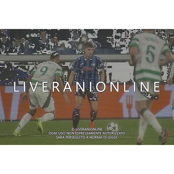 Charles De Ketelaere of Atalanta BC. competes for the ball with Adam Idah of Celtic FC during Atalanta BC vs Celtic FC, 3° round of Champions League 2024-25, game at Gewiss stadium in Bergamo (BG), Italy, on October 23, 2024. (Photo by Davide Casentini) /AGENZIA ALDO LIVERANI SAS
