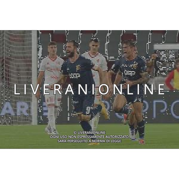 TVEM October 18, 2024 Bari, Italy - SSC Bari vs US Catanzaro - Italian soccer serie B 2024/25 - San Nicola Stadium. In the pic: Pietro Iemmello of US Catanzaro 1929 celebrates after scoring a goal with Nicolò Brighenti of US Catanzaro 1929 foto emmanuele mastrodonato-ag aldo liverani sas