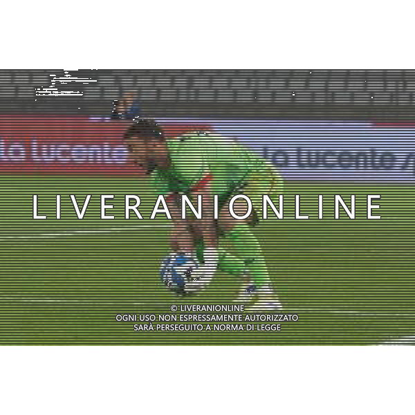 TVEM October 18, 2024 Bari, Italy - SSC Bari vs US Catanzaro - Italian soccer serie B 2024/25 - San Nicola Stadium. In the pic: Mirko Pigliacelli of US Catanzaro 1929 foto emmanuele mastrodonato-ag aldo liverani sas