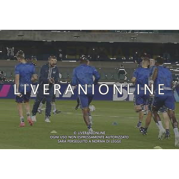 Paolo Zanetti Head Coach of Hellas Verona FC during warm-up before Hellas Verona FC vs AC Monza, 8° Serie A Enilive 2024-25 game at Marcantonio Bentegodi Stadium in Verona (VR), Italy, on October 21, 2024. (Photo by Davide Casentini) /AGENZIA ALDO LIVERANI SAS