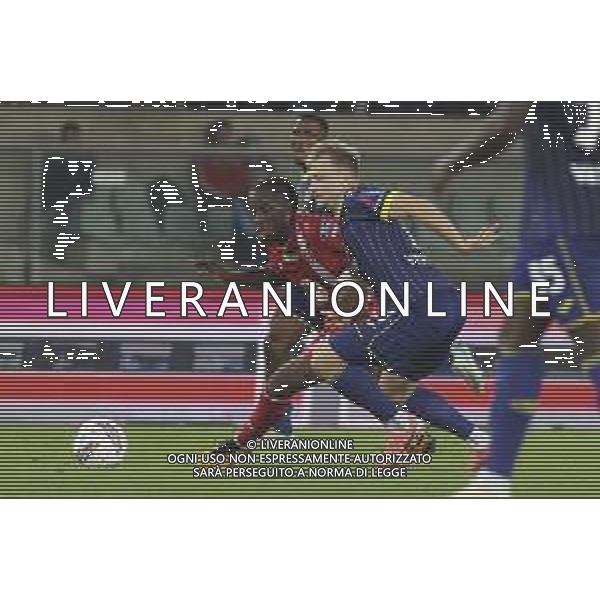 Casper Tengstedt of Hellas Verona FC competes for the ball with Warren Bondo of AC Monza during Hellas Verona FC vs AC Monza, 8° Serie A Enilive 2024-25 game at Marcantonio Bentegodi Stadium in Verona (VR), Italy, on October 21, 2024. (Photo by Davide Casentini) /AGENZIA ALDO LIVERANI SAS