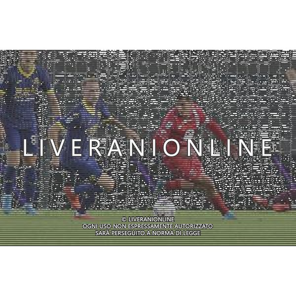Matteo Pessina of AC Monza competes for the ball with Ondrej Duda of Hellas Verona FC during Hellas Verona FC vs AC Monza, 8° Serie A Enilive 2024-25 game at Marcantonio Bentegodi Stadium in Verona (VR), Italy, on October 21, 2024. (Photo by Davide Casentini) /AGENZIA ALDO LIVERANI SAS